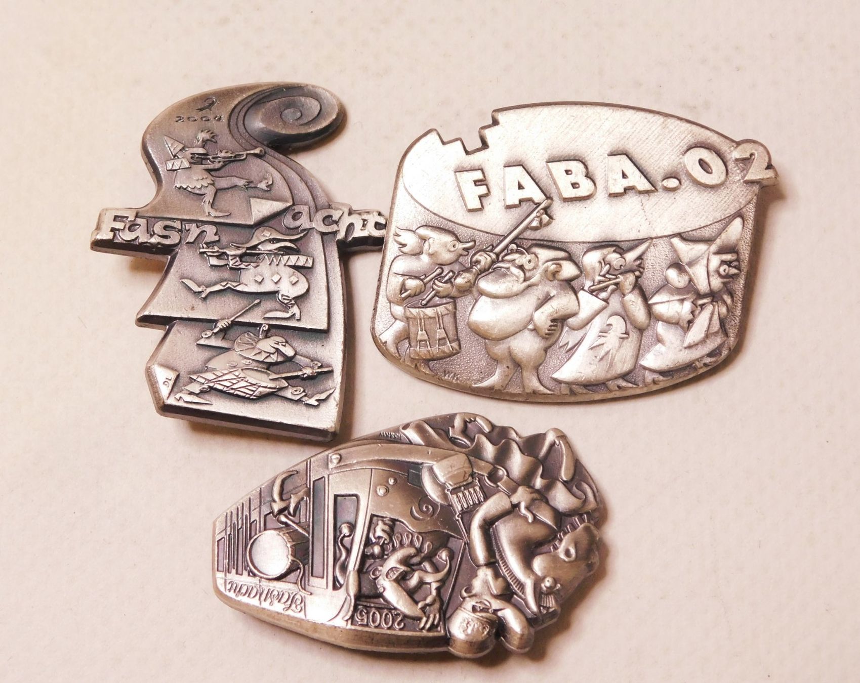 Basler Placchette & Badge: Fasnachts-Plaketten Sammlung Jahre 2000er – Usato da Emmenbrücke venduto da Neverlaand-22 2