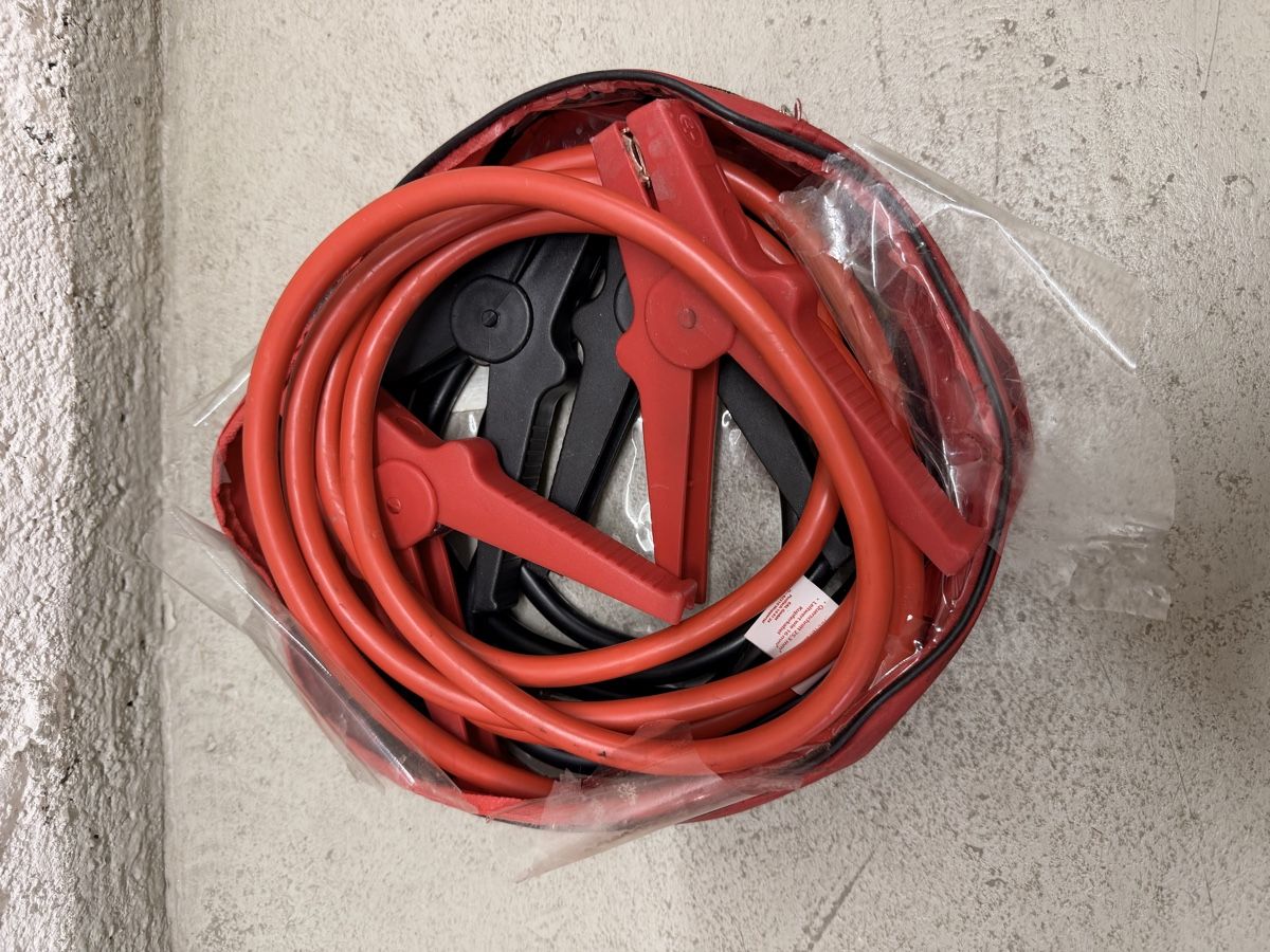 Kabel: Autobatterie Starthilfekabel Klemmen – Gebraucht aus Samedan von Tiina__93
