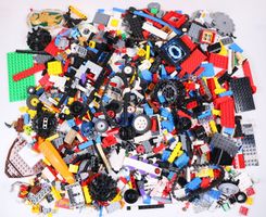 1.5 kg. Legoteile mit Minifiguren