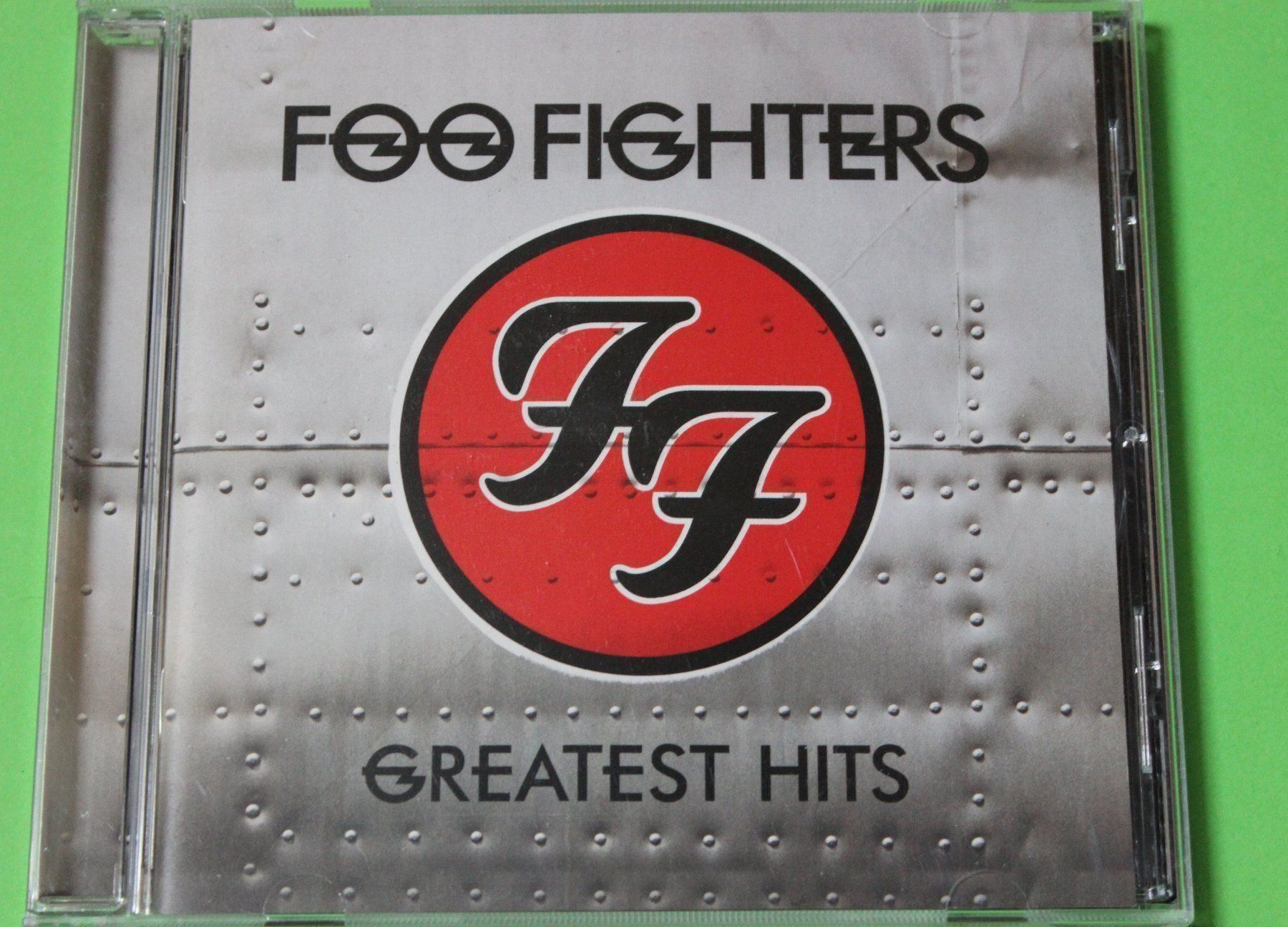 CD: FOO FIGHTERS - GREATEST HITS CD 2009 Dave Grohl von Nirvana – Usato da Tübach venduto da JamesStone 1