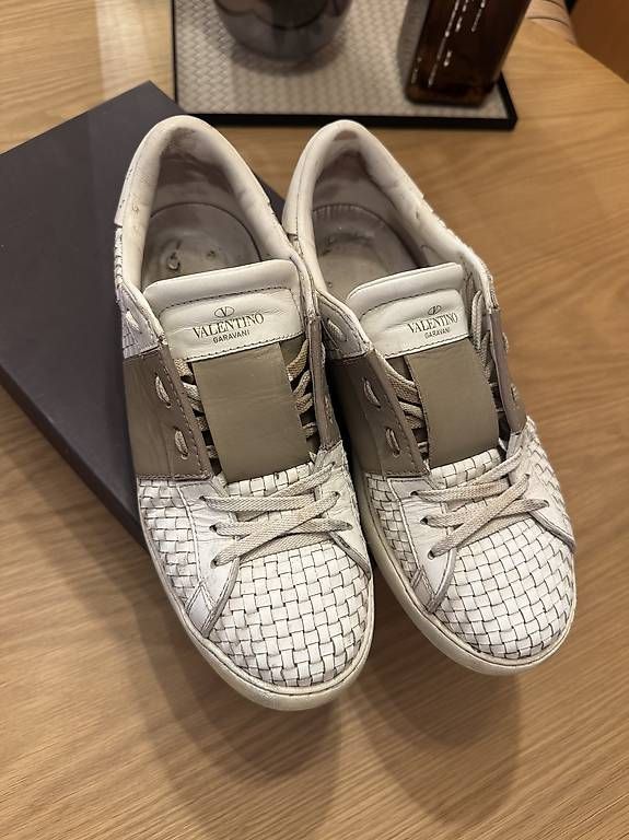 Herrenschuhe: Valentino Garavani Rockstud Sneaker  Limitierte Auflage – Gebraucht aus Spreitenbach von vancosta 1