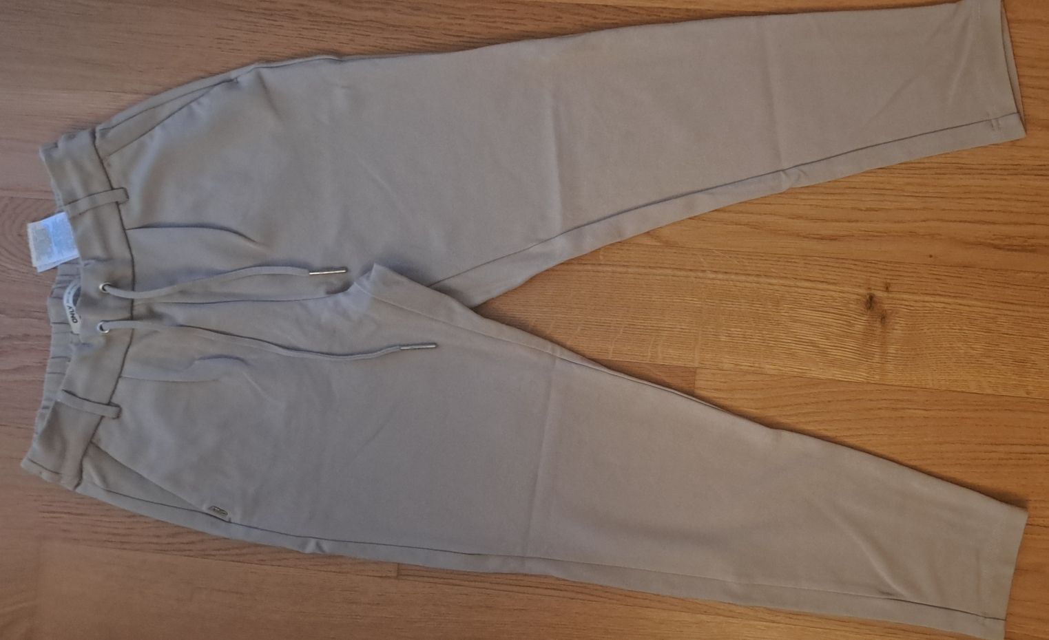Only Pantaloni: ONLY Hose in Beige – Usato da Seengen venduto da ja6_65wp