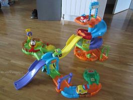 Tut tut Bolides Mon parking toboggan + 3 véhicules + cheval
