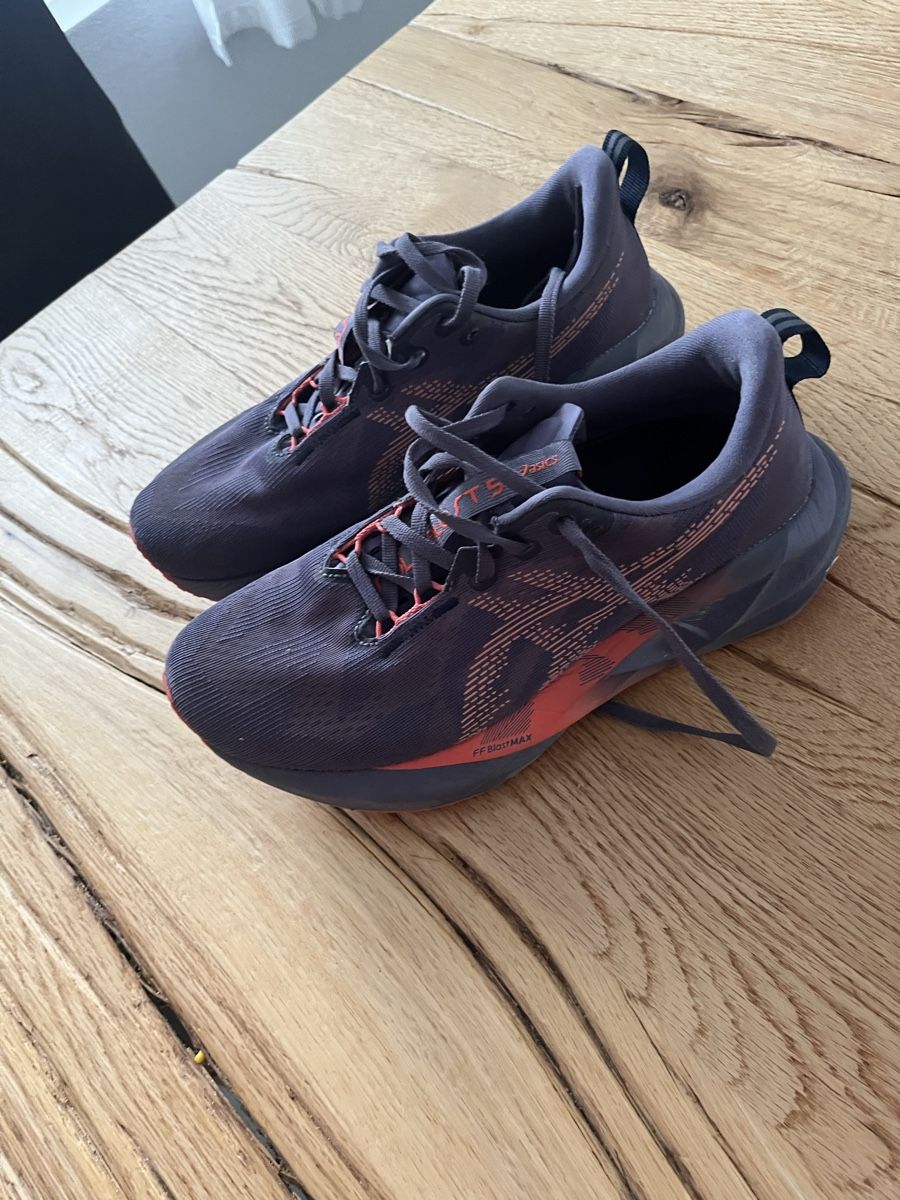 Asics Scarpe da donna: Asics Novablast – Usato da Dottikon venduto da kat_jk9m 2
