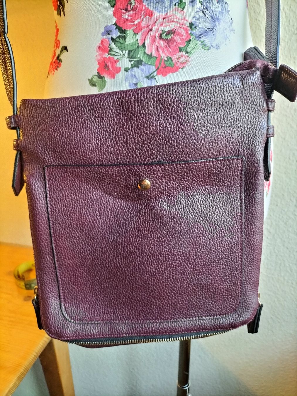 C&A Borse da donna: C&A Handtasche, Umhängetasche, bordeauxrot – Usato da Schaffhausen venduto da sunsetever 1