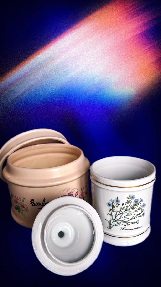 Komplettküchen: BOÎTES VINTAGE DÉCORÉ À LA MAIN – Gebraucht aus Pont (Veveyse) von pil_k9jp 1