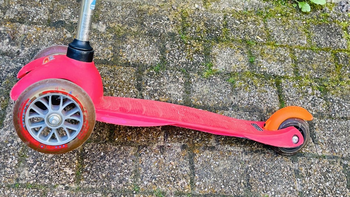 Micro Kickboard: Micro Roller Rot – Usato da Schönenbuch venduto da hug_f2ny 1