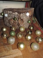 lot de jolies boules de noël dorées