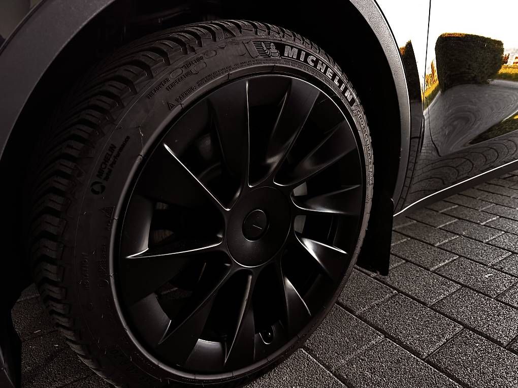 Autos: Tesla Model Y Long Range mit Boost – D'occasion à Lostorf par Raverman1 2