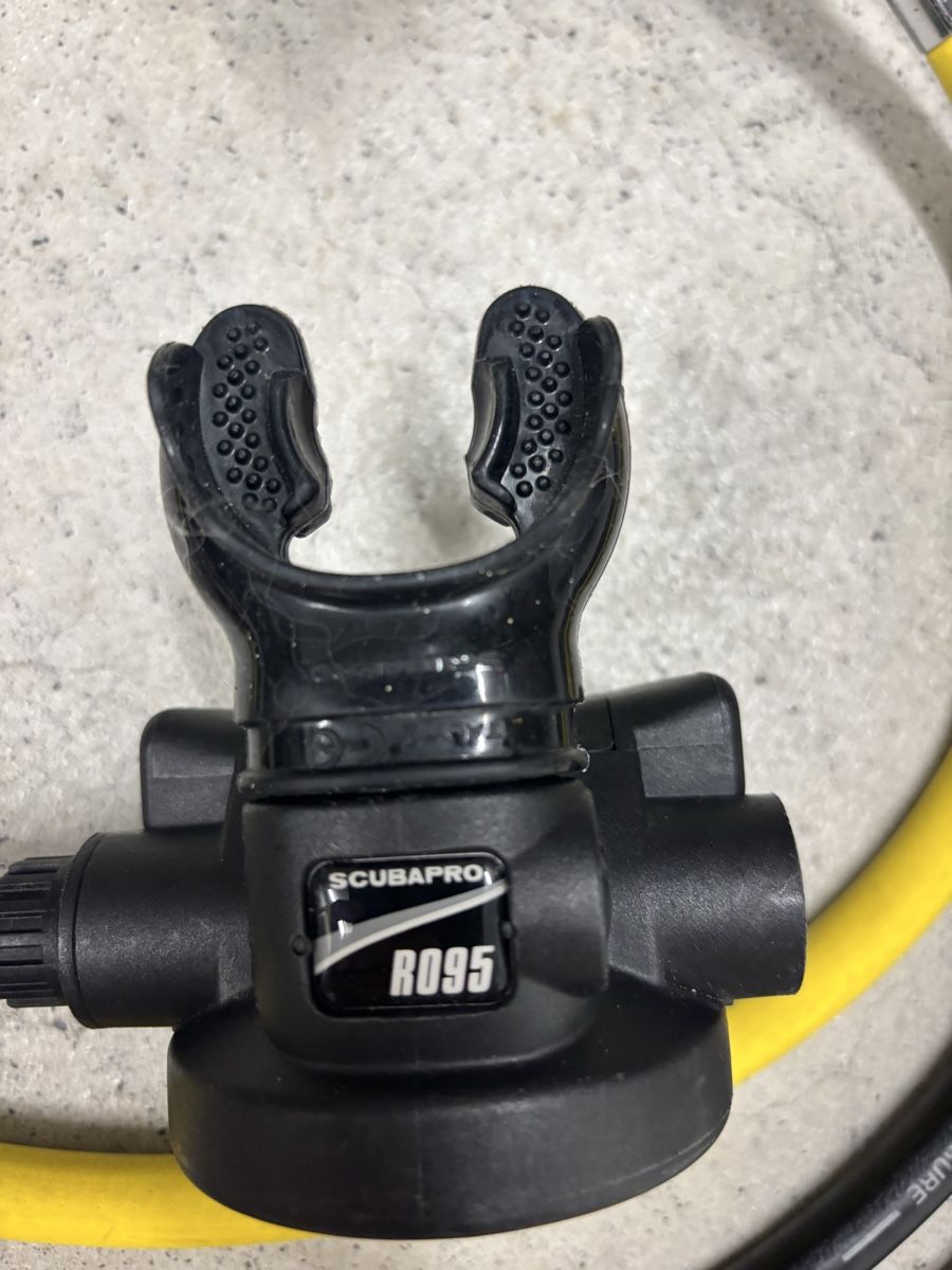 Scubapro Respiratori & Giubbotti: Scuba Pro R095 Atemregler Set mit Octopus – Usato da Küttigen venduto da cedione 2