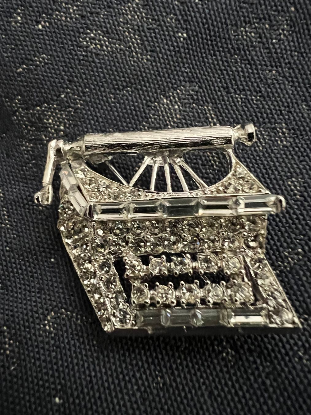 Spille & Fermagli: Brosche mit  echten Swarovski Strass – Nuovo (secondo la descrizione) da Frümsen venduto da amadiss