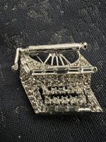 Brosche (Schreibmaschine) mit  echten Swarovski Strass