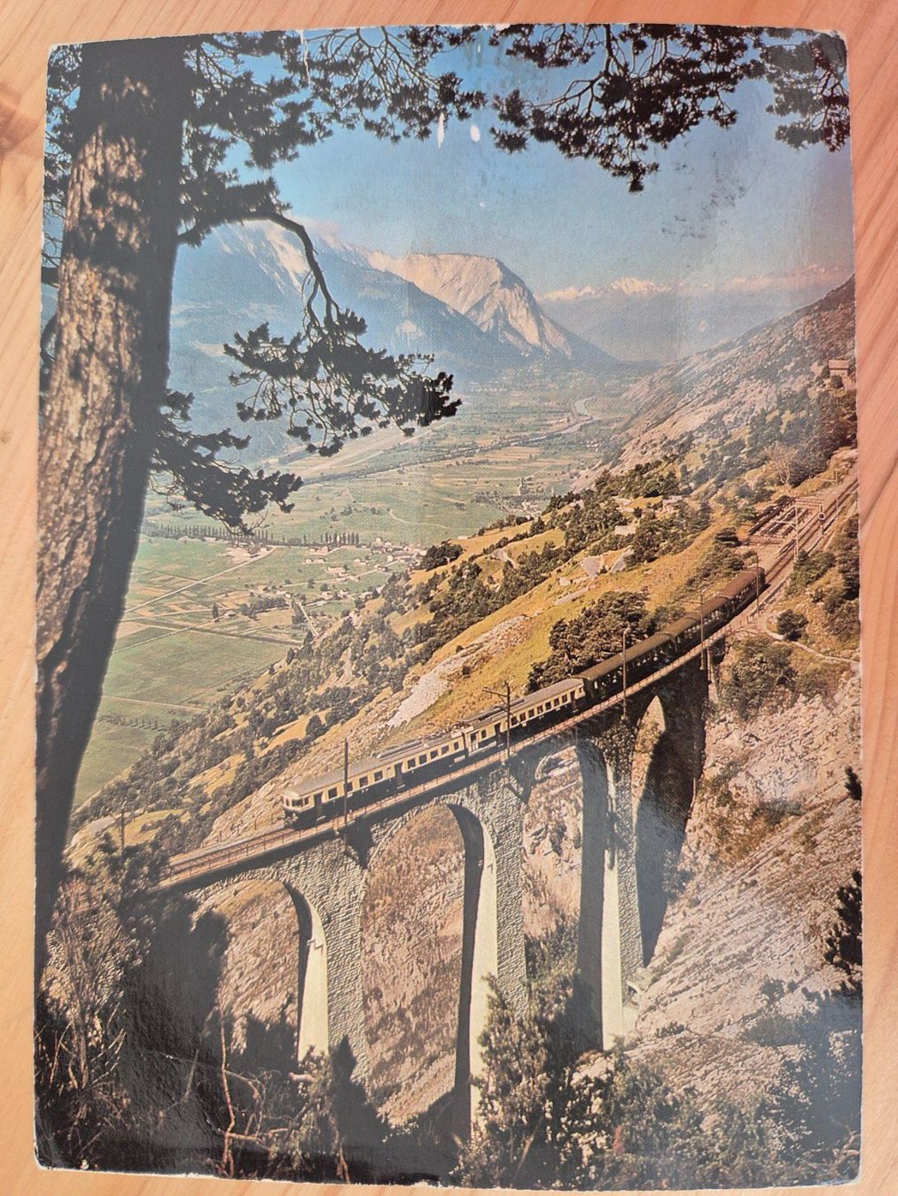 Cartoline postali: BLS - Luogelkinviadukt mit Zug – Usato da St-Léonard venduto da thipif