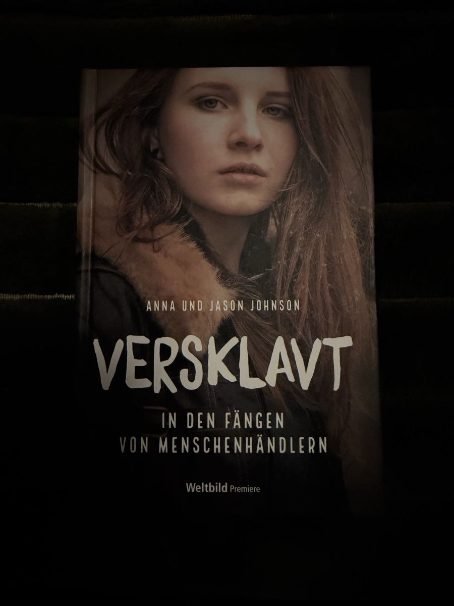 Bücher: Buch - Versklavt – Gebraucht aus Gossau SG von laura_dema