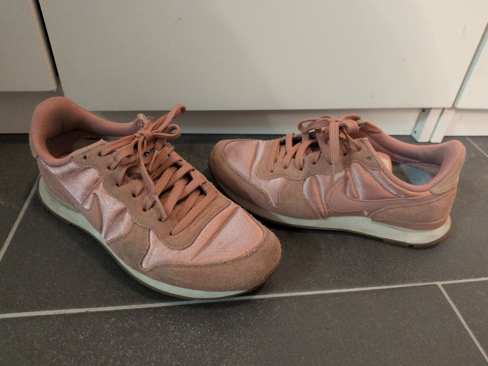 Nike Chaussures hommes: Nike altrosa Gr. 38.5 – D'occasion à Untersiggenthal par Naomi4 2