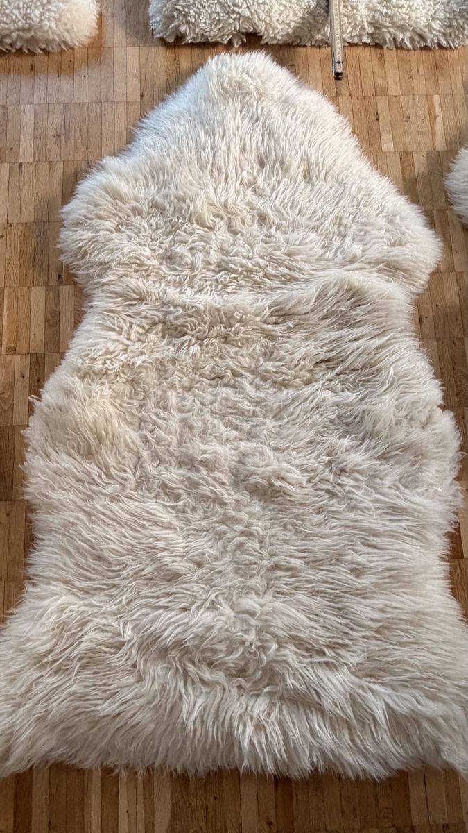 Tapis: 6 echte Schaffelle, cremweiss – D'occasion à Dübendorf par Scuba_gaby 4