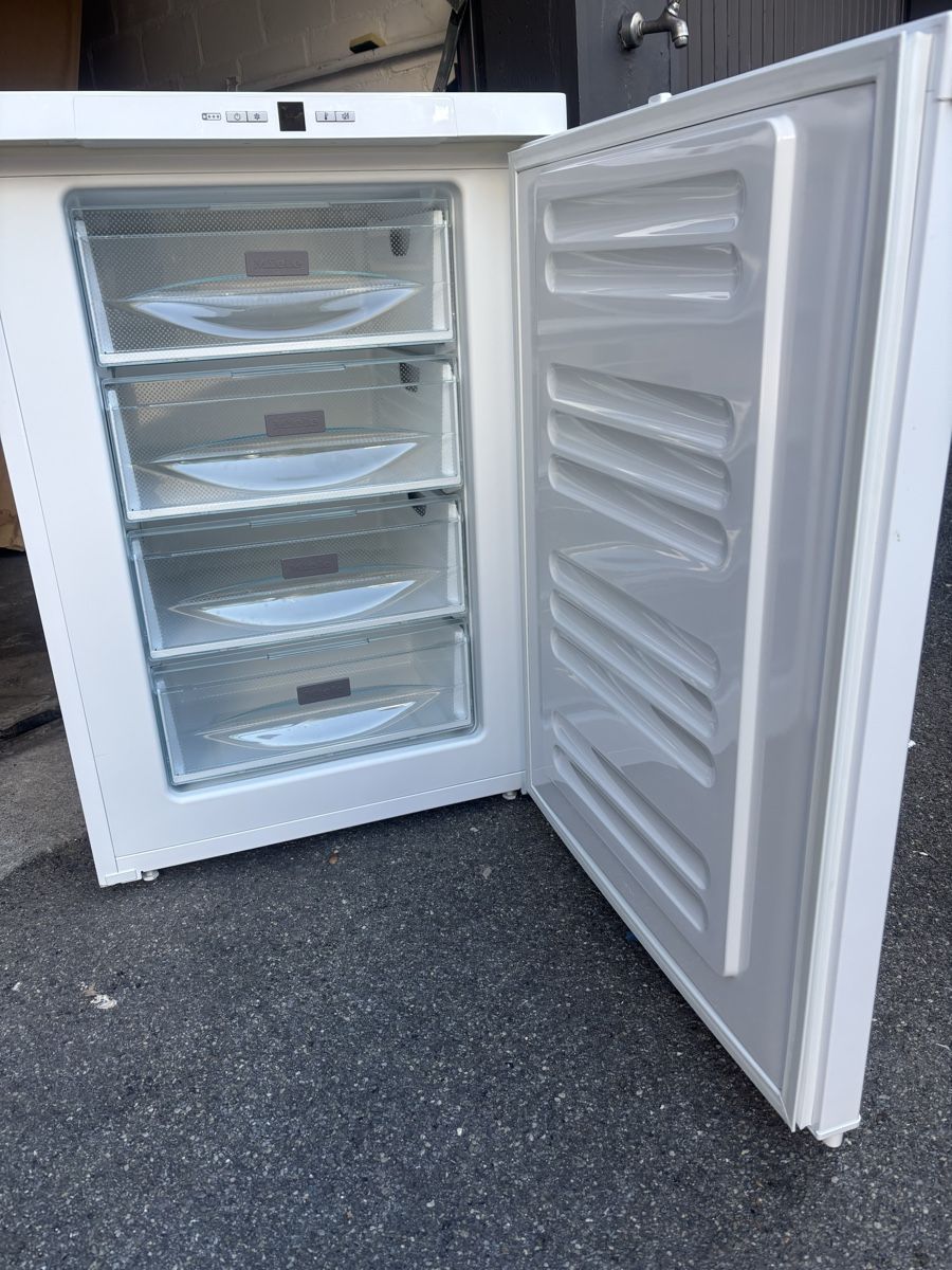 Congélateurs: MIELE Gefrierschrank  – D'occasion à Gränichen par R.7 6