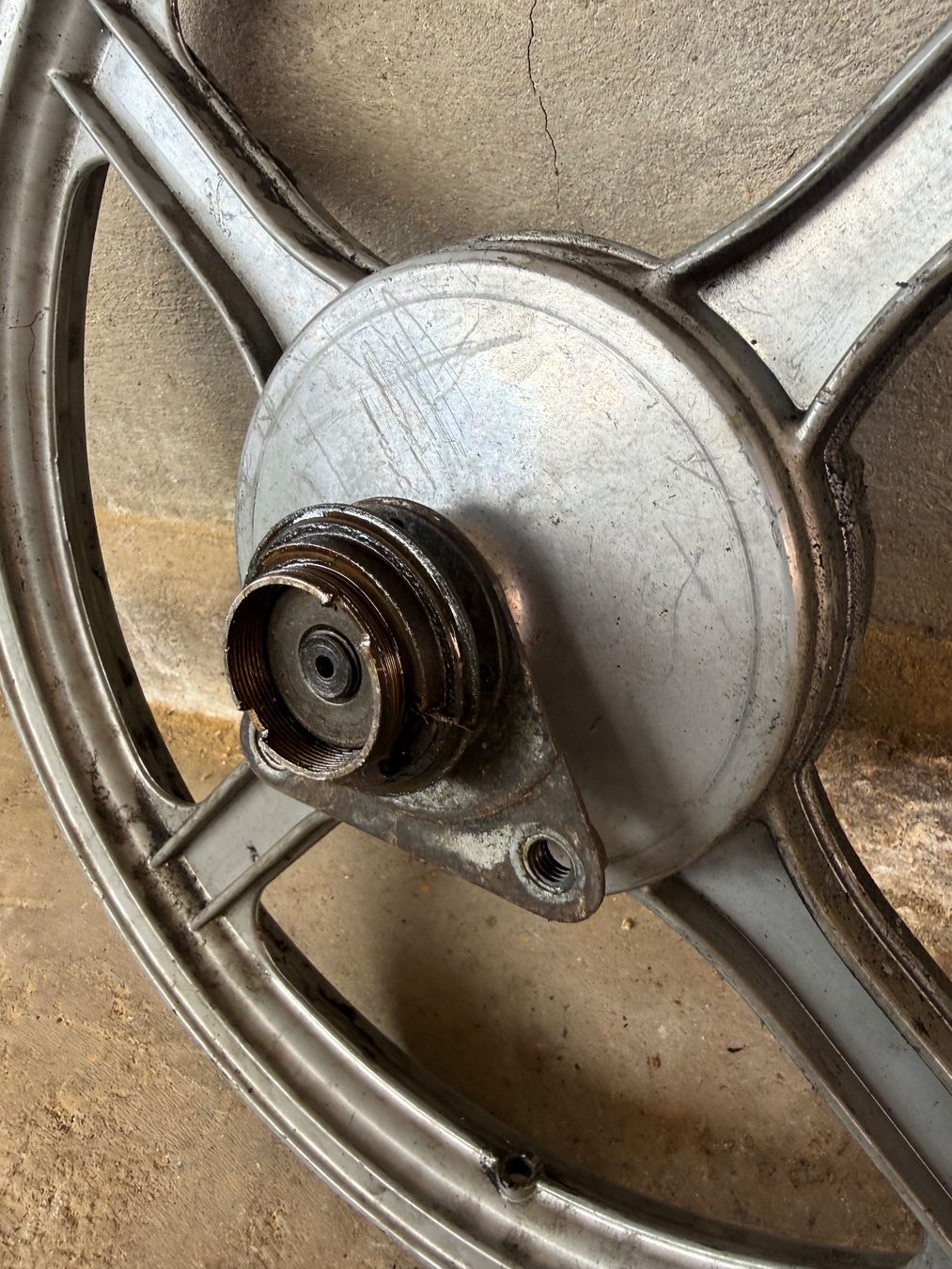 Piaggio Parti ricambio per ciclomotori: Piaggio Variomatik Mofa Hinterrad 1:15 – Difettoso da Fahrni b. Thun venduto da berger_tuning34 5