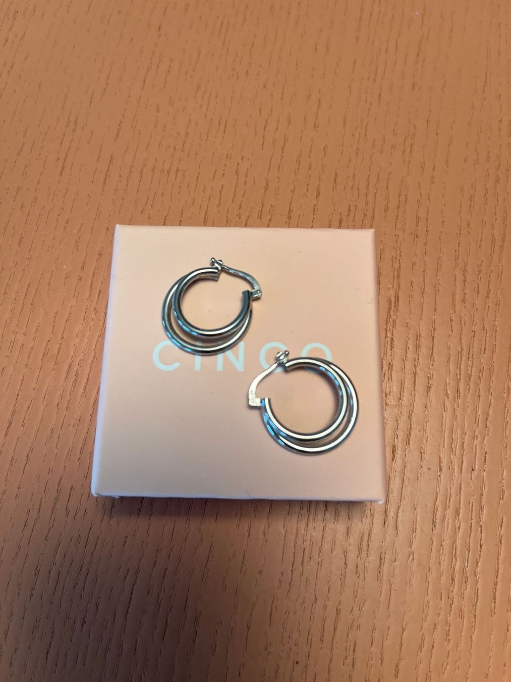 Ohrringe & -stecker: Ohrringe Cinco silber Hoop – Gebraucht aus Zürich von summerinthecity100 3