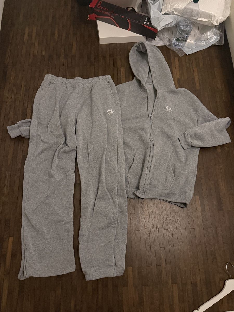 Lotti di vestiti: Suvene Tracksuit – Nuovo (secondo la descrizione) da Chur venduto da sil_v7n6