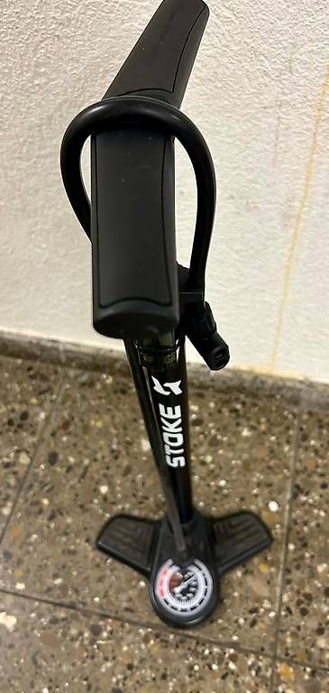 Pompes: Fahrradpumpe SITOKE mit Manometer (VB) – D'occasion à Zürich par chi_mf67 1