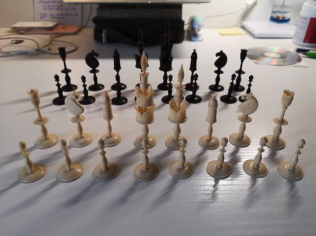 Spiele: Schachfiguren antik - wunderschön filigran, selten! – Gebraucht aus Kaisten von Sharky007