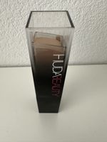 Huda Beauty foundation stick 200 shortbread