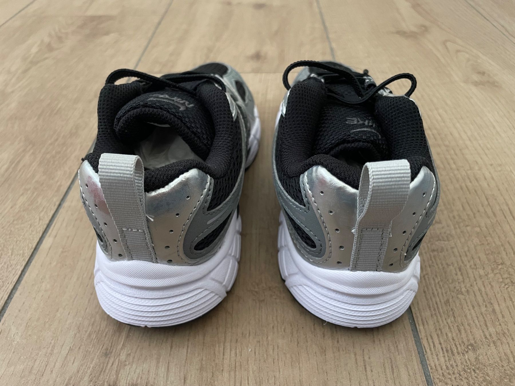 Nike Scarpe per ragazzi: Nike Turnschuhe Gr. 30 NEU – Nuovo e nell'imballaggio originale da Waltenschwil venduto da hansnine 4