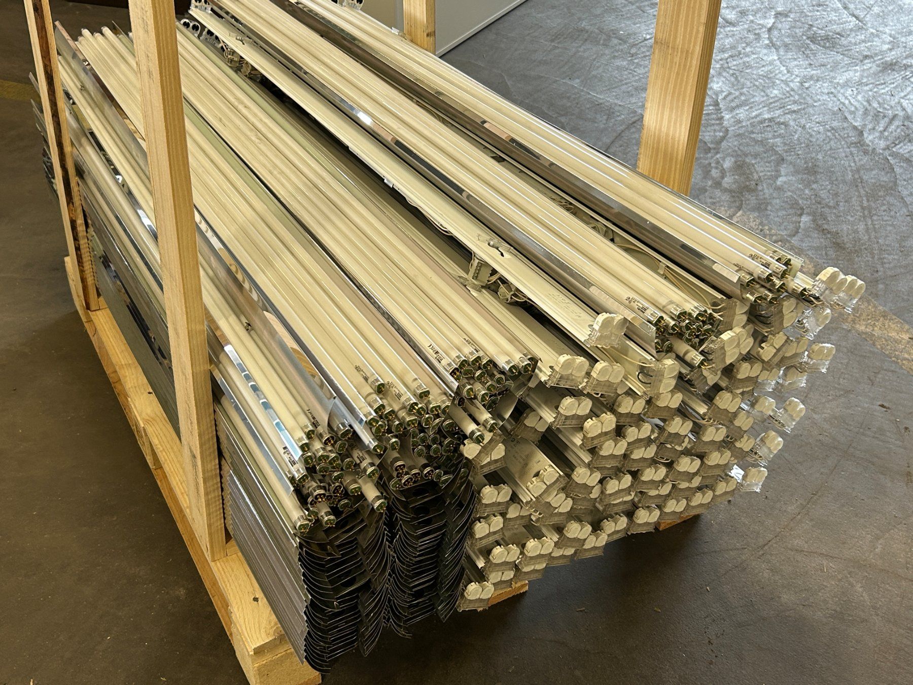Zumtobel Lampadari & plafoniere: Zumtobel TECTON Hallenbeleuchtung – Usato da Zofingen venduto da Maschinenfabrik