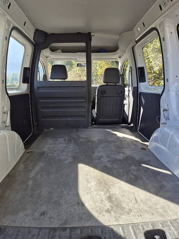 Véhicules utilitaires: VW Caddy – D'occasion à Bernex par lou_z9mh 1