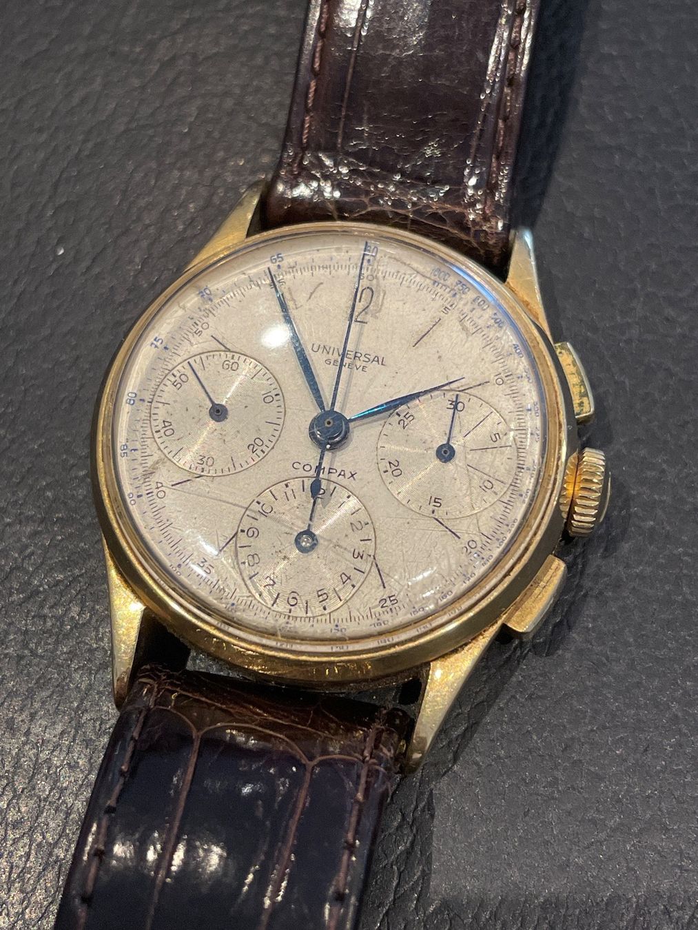 Universal Genève Markenuhren: Universal Geneve Chronograph 18K - Vintage – Gebraucht aus Chavornay von