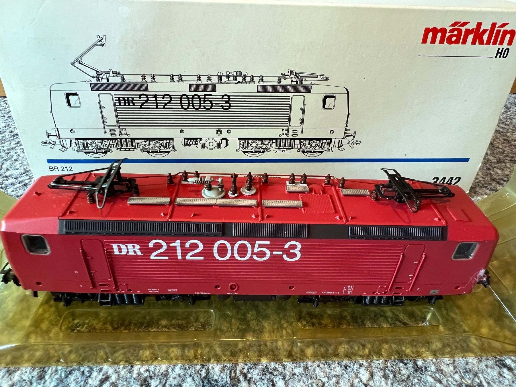 Märklin Modelleisenbahnen: Märklin 3442 BR212 DR Digital H0 – Neu (gemäss Beschreibung) aus Sion von noe_b5w8 1