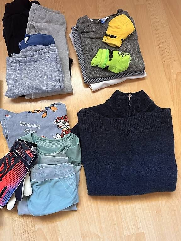 Ensembles coordonnés: Garçon - 110/5ans - 10.- – D'occasion à Chessel par Mor_val 3