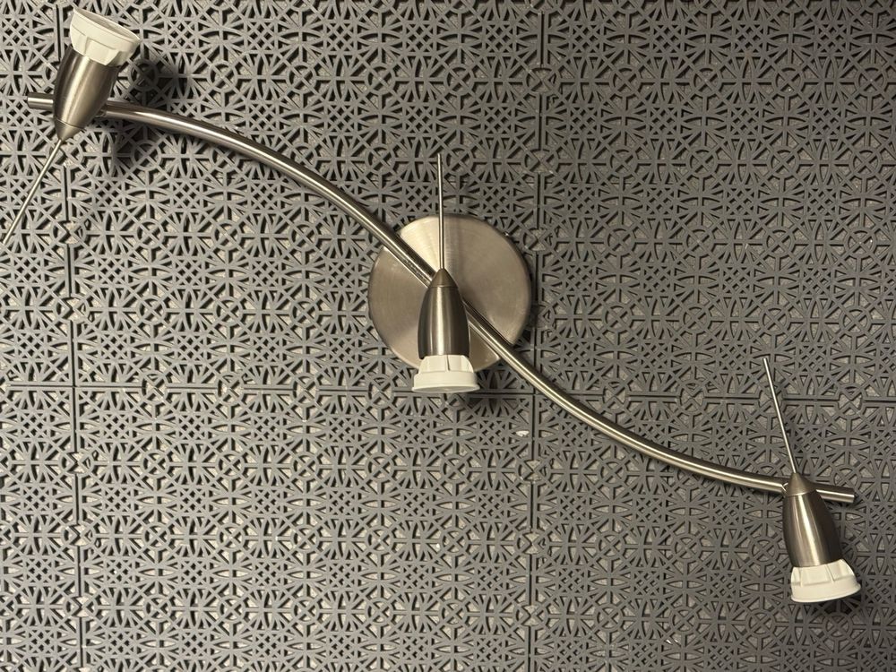 Ikea Lampadari & plafoniere: Schöne Deckenlampe mit drei Strahlern, 3x Max 35W – Usato da Buchs SG venduto da Felice14