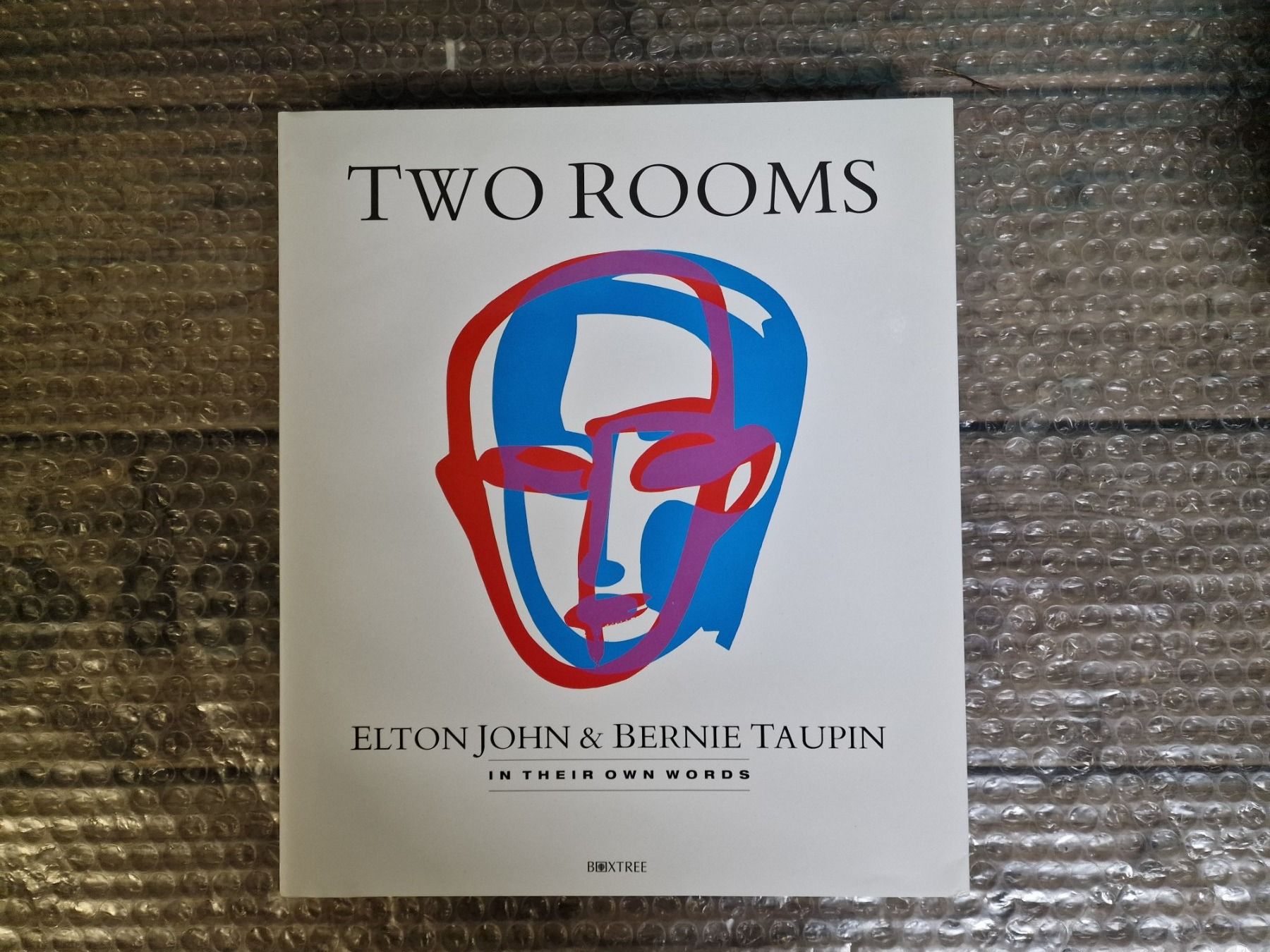 CDs: Various Box, CD+VHS+Buch – Two Rooms – Gebraucht aus Root von atelier22 2