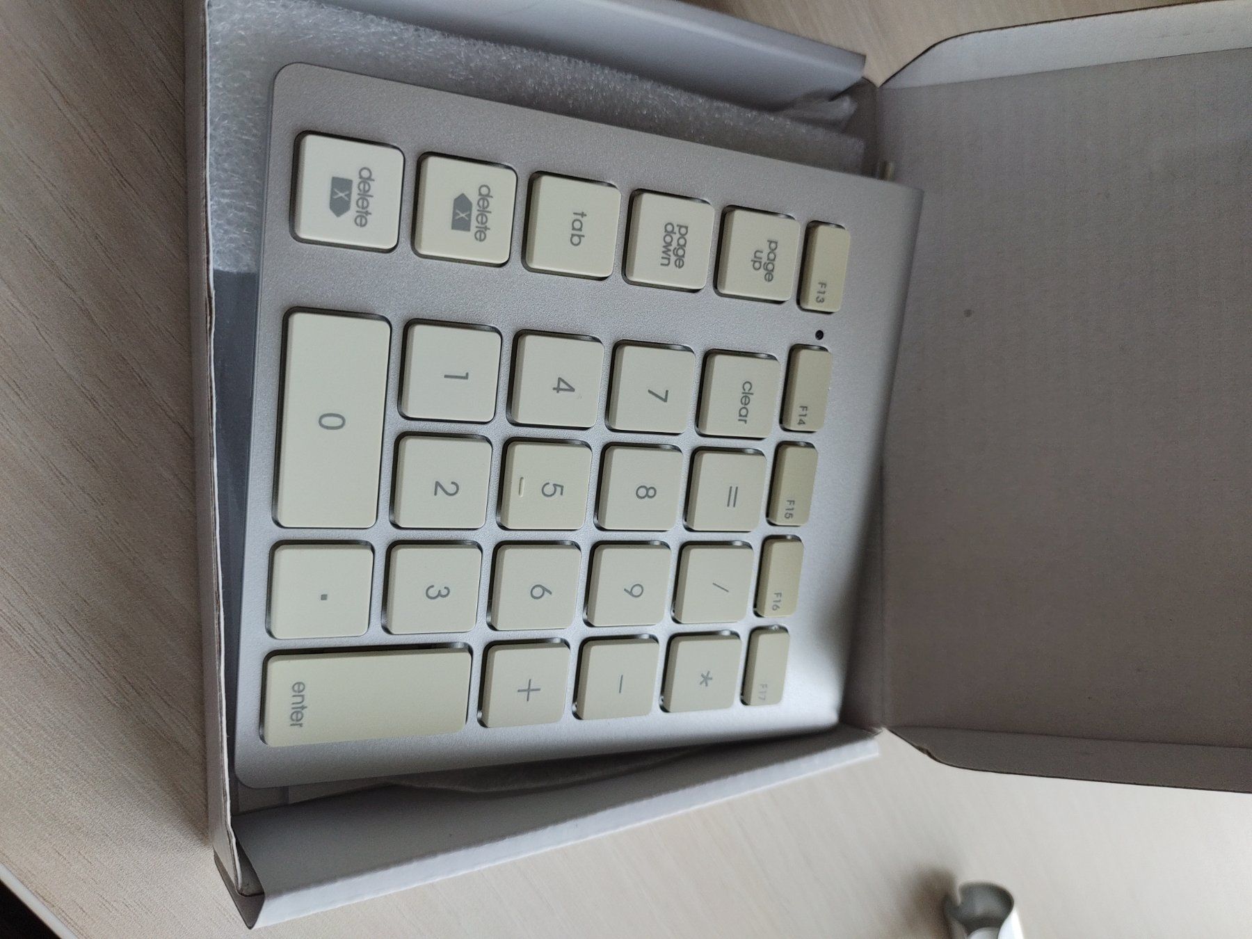 Apple Tastaturen: Apple Bluetooth Numeric Keypad – Gebraucht aus Zürich von