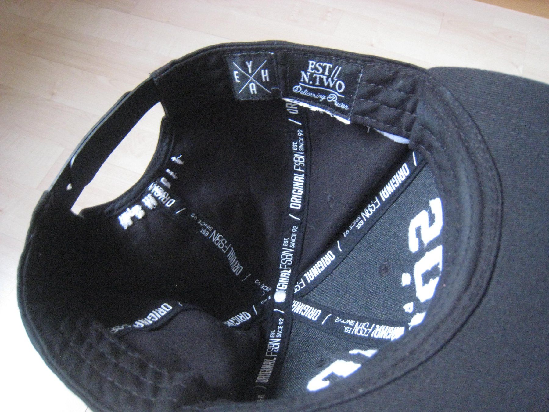 Copricapi, berretti & cappellini: schwarze BLACK SQUAD 89 CAP Mütze  Kappe – Usato da Dättlikon venduto da Mamakuga 4