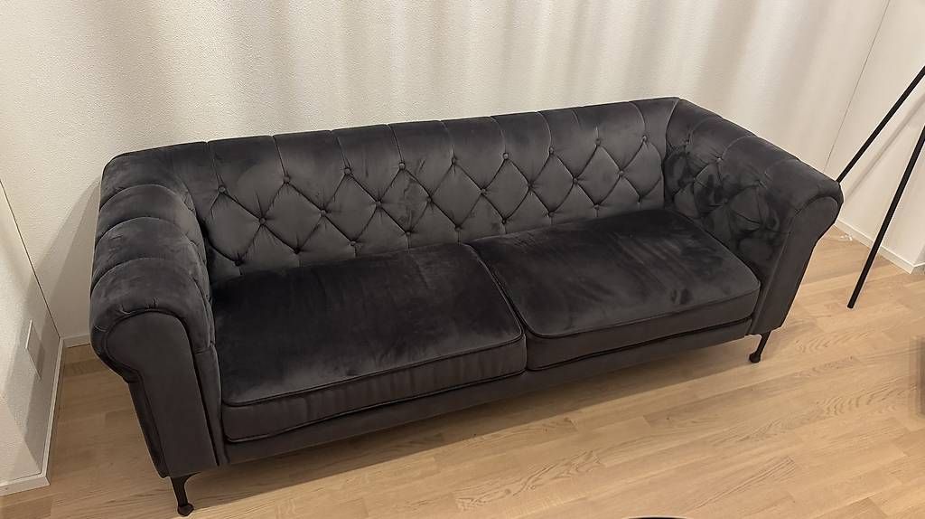 Divani: Elegantes Chesterfield Sofa – Usato da Turgi venduto da LautaroX 1