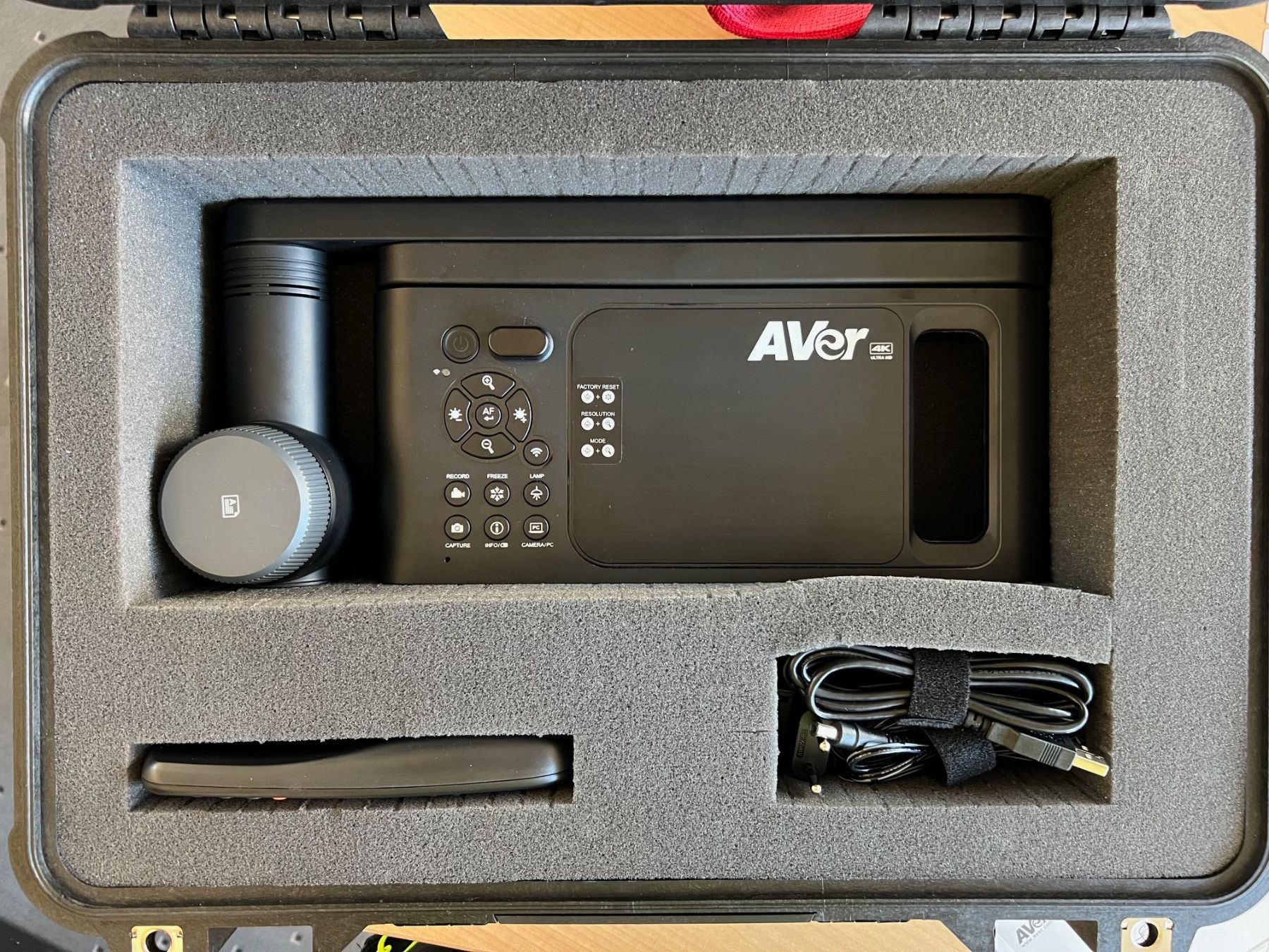 Vidéoprojecteurs: Visualizer, AVerVision M70W Document Camera – D'occasion à Dietikon par Wildtransporte 5