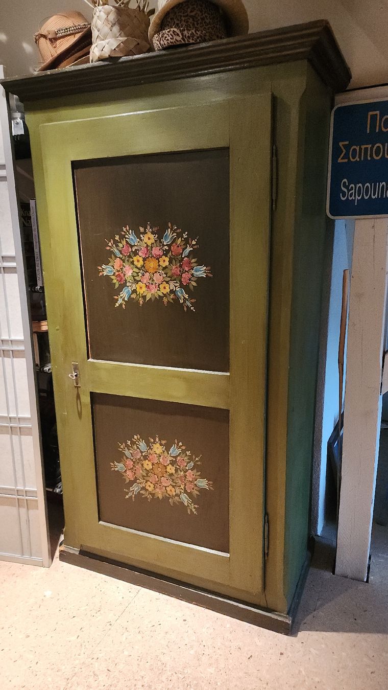 Schränke: Handbemalter Holzschrank Bauernmalerei – Gebraucht aus St. Gallen von kitecruiser