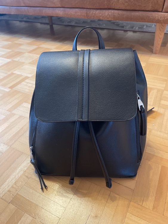 Schwarzer Kunstleder Rucksack von Zara Kaufen auf Ricardo
