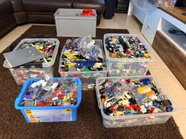 Riesen LEGO Konvolut, zirca 40 kg,Steine und Figuren