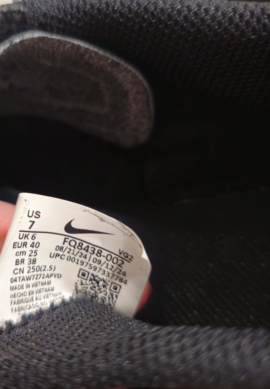 Nike Schuhe für Jungen: Nike Hallenschuhe, Grösse 40, Top Zustand – Neu (gemäss Beschreibung) aus Bern von DinarShopp 2