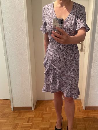 Sommerliches Wickelkleid mit Blumenmuster Only, Grösse 38/40