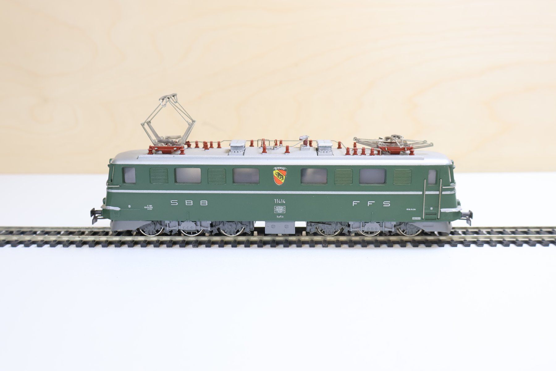 Märklin Modellini di ferrovie: Märklin SBB Ae 6/6 E-Lok "Bern" - 3050 - H0 – Usato da Winterthur venduto da Monstera 6