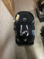 Siège bébé avec base isofix en parfait état