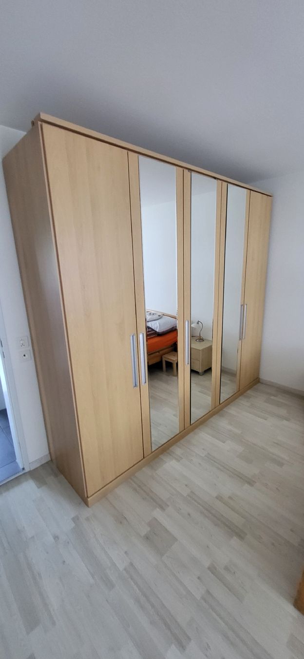 Armoires: Kleiderschrank 5 türig – D'occasion à Buochs par ready15 3