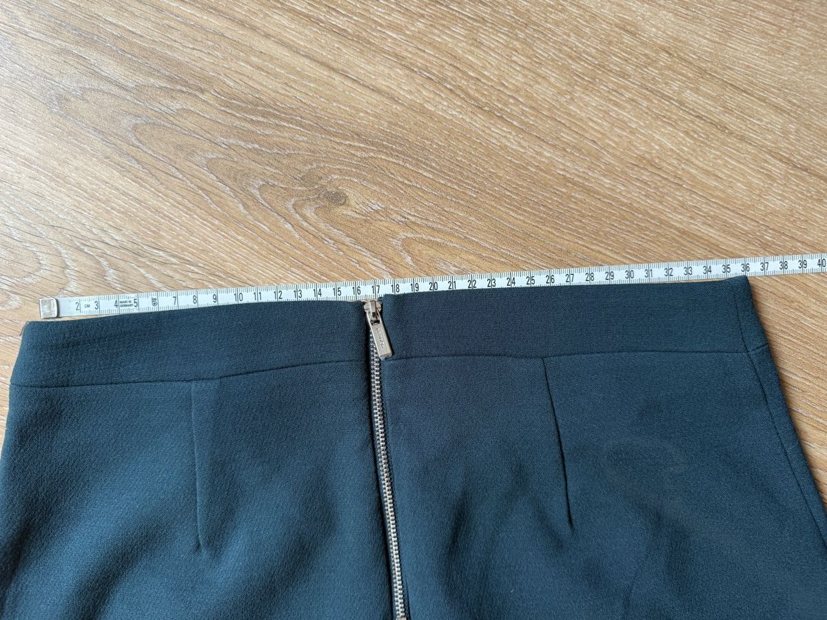 Morgan Gonne: Mini-jupe comme neuve vert bouteille Morgan, t.36/S – Usato da Tavannes venduto da Thriftshop 4