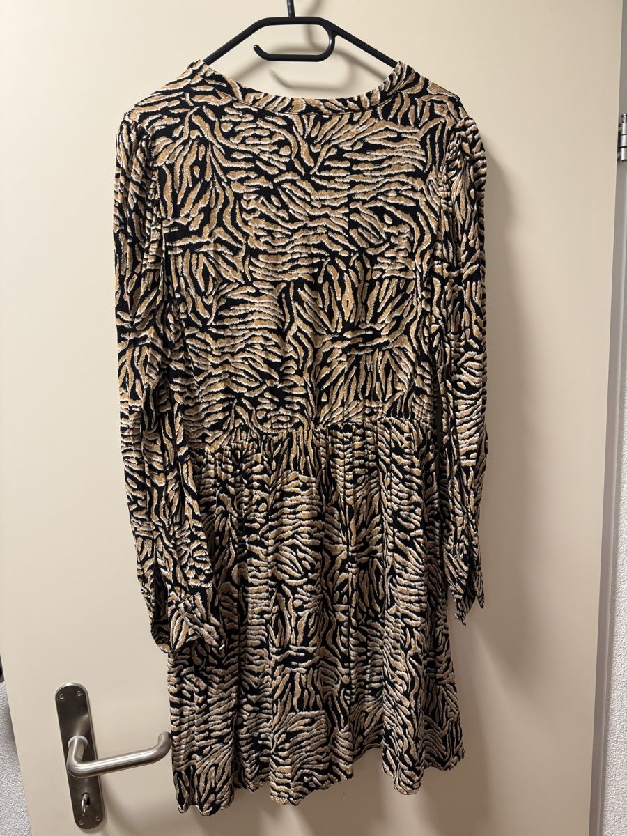 Vero Moda Vestiti: Trendy Kleid mit Muster Gr. M – Nuovo (secondo la descrizione) da Zürich venduto da cha_7n8s 3