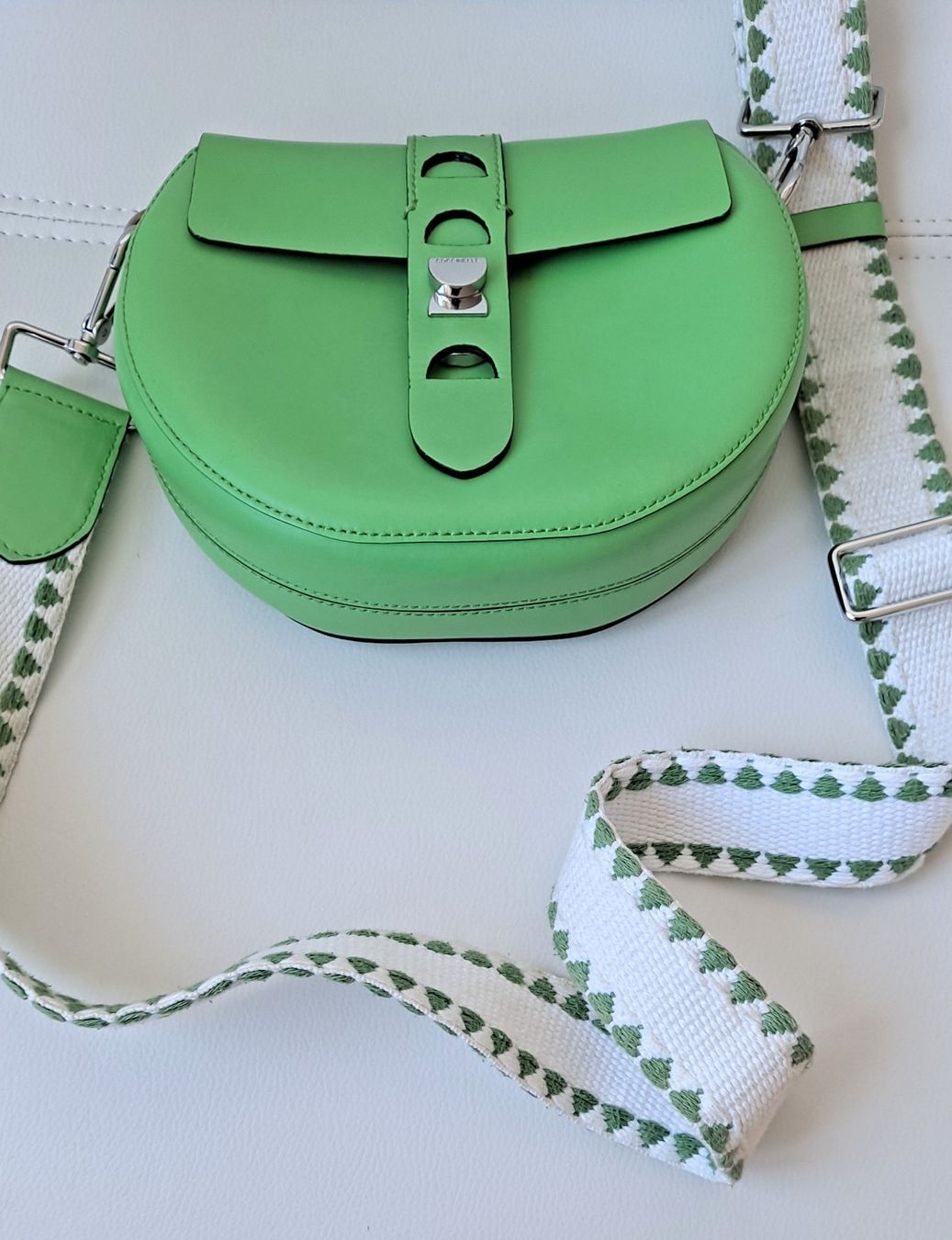 Coccinelle Borse da donna: Coccinelle carousel mini Leder Crossbody – Usato da Liestal venduto da Mas-Y-Mas 5